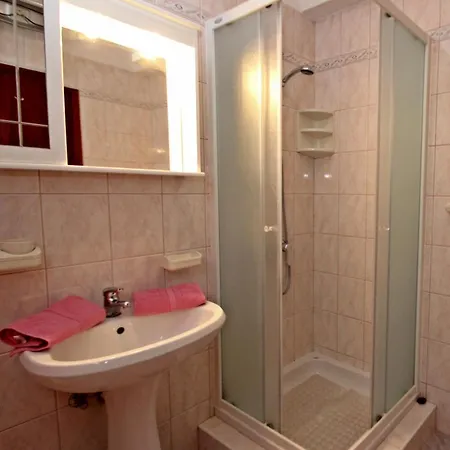 Ornela Apartment *