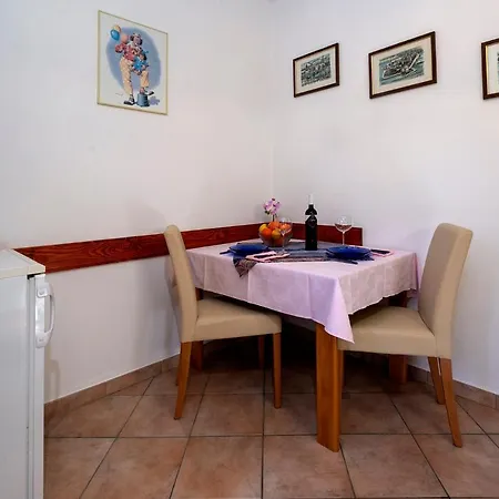 Apartment Ornela *