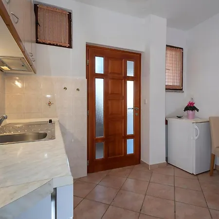 Ornela Apartment *