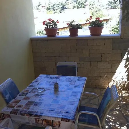 Ornela Apartment *